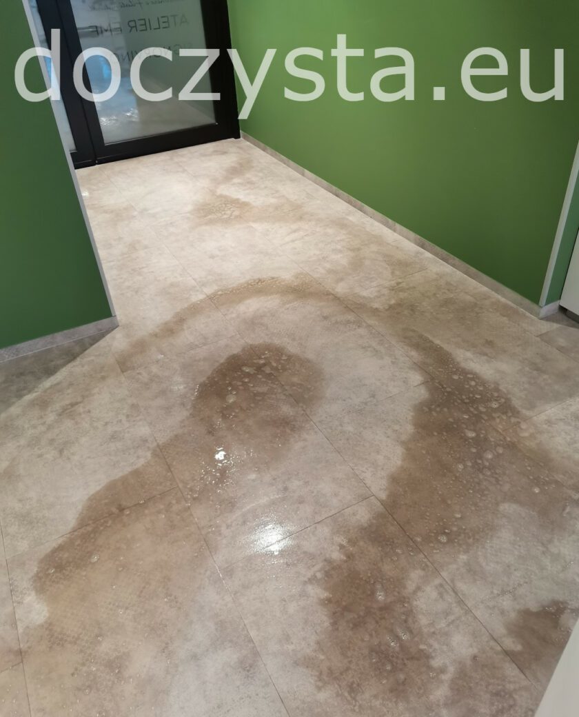 Czyszczenie podłóg elastycznych