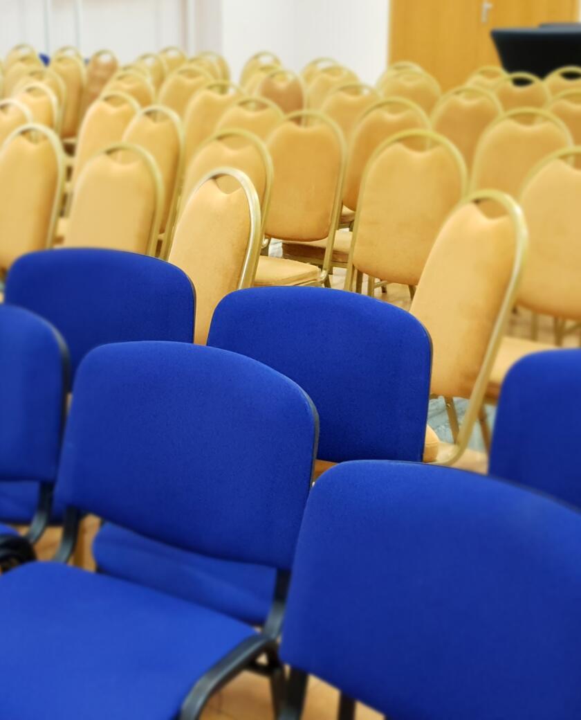 czyszczenie krzeseł konferencyjnych