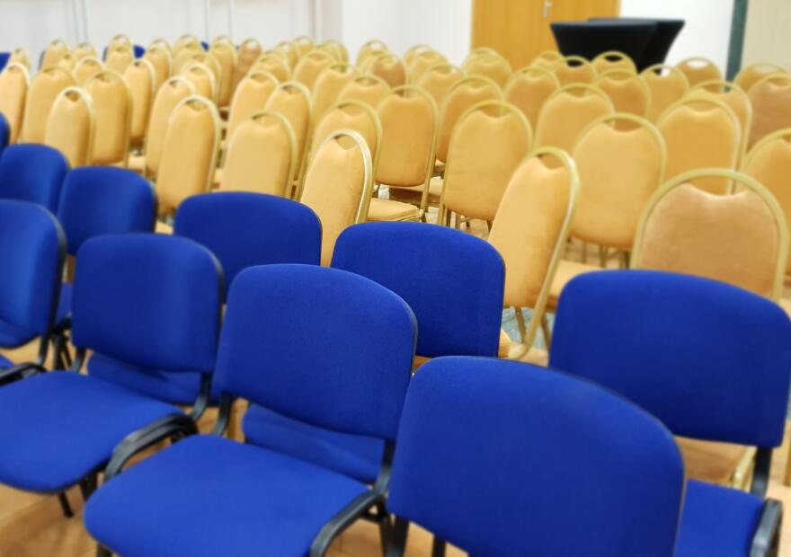 czyszczenie krzeseł konferencyjnych